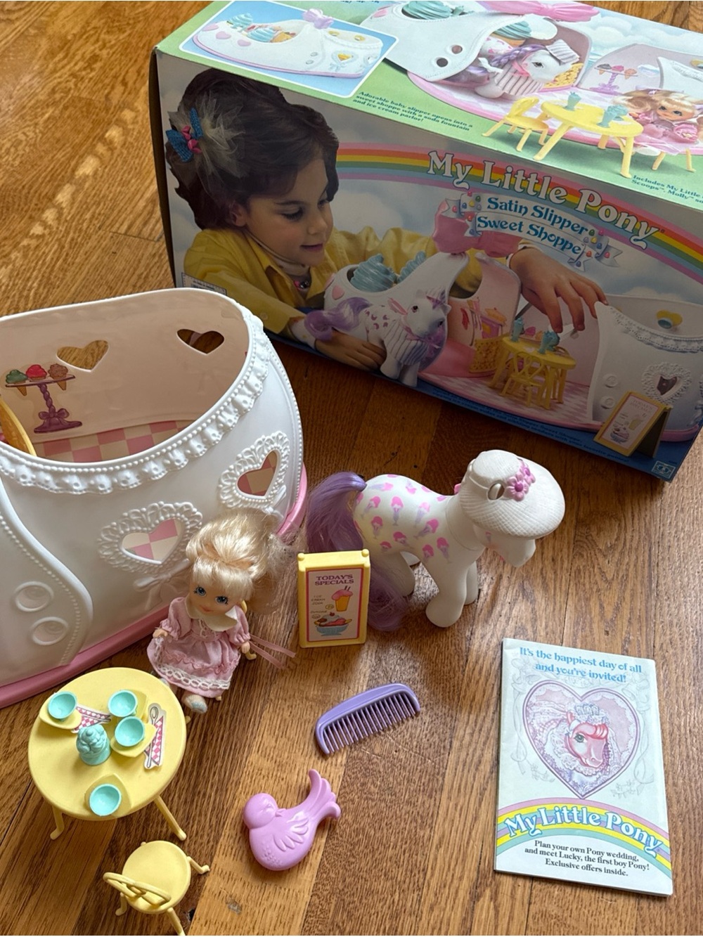 Vintage My Little Pony Satin Slipper Playset in White, Pink & Mint - Picture 6 of 6
